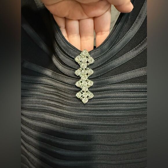 NEW JS Collections Black Fit & Flare Long Sleeve Gown Size 12 - Picture 3 of 8